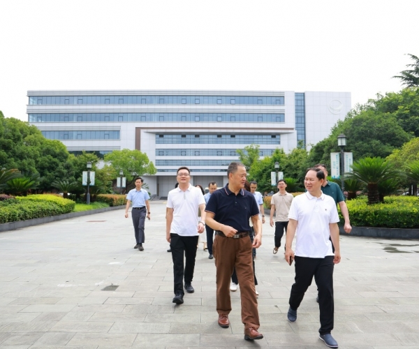 �ӳ����쵼�����˵���bwin��Ӯ����˿�� ���̸߶�˿����Ŀ��ش��